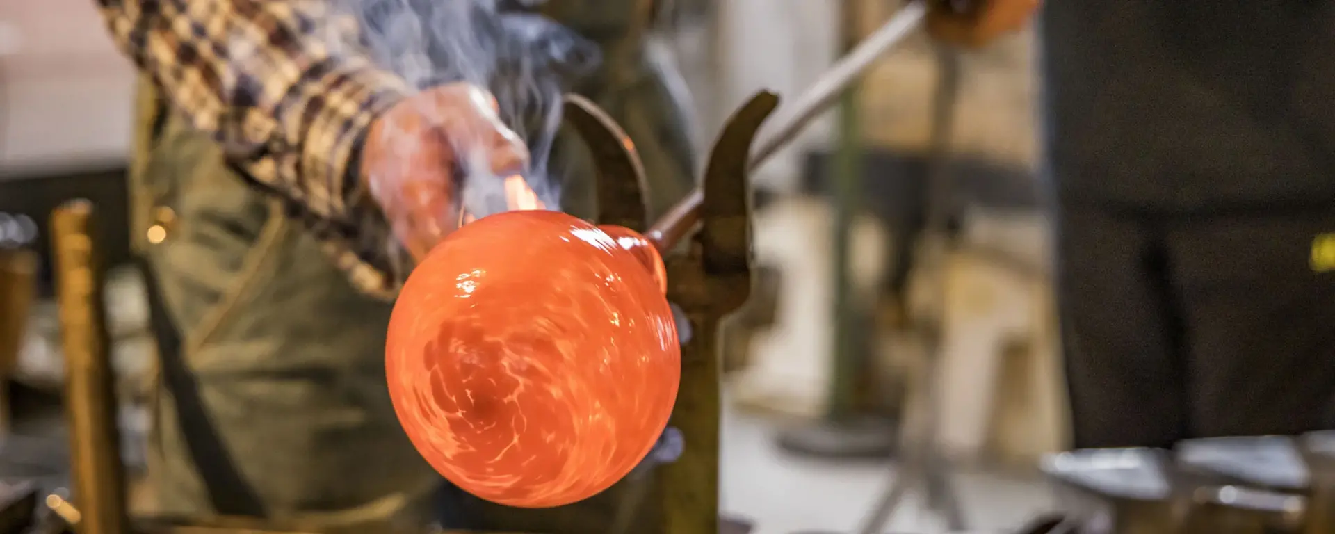 Glasbläser  bei de Arbeit 