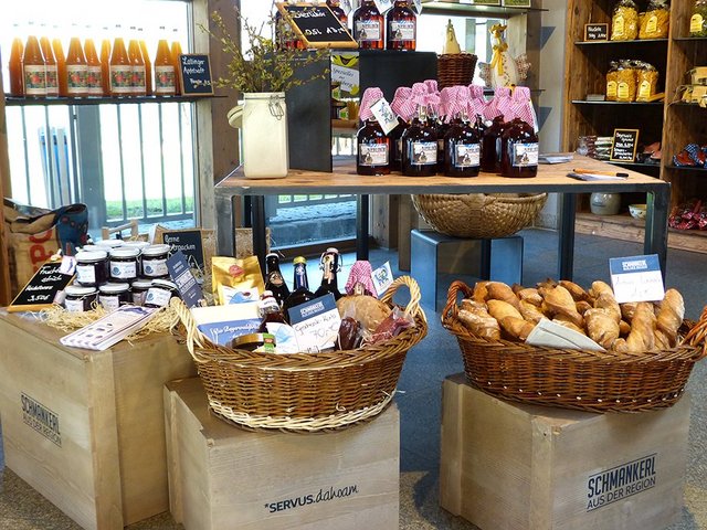 Schmankerl aus der Region werden im kulinarischen Schaufenster präsentiert   
