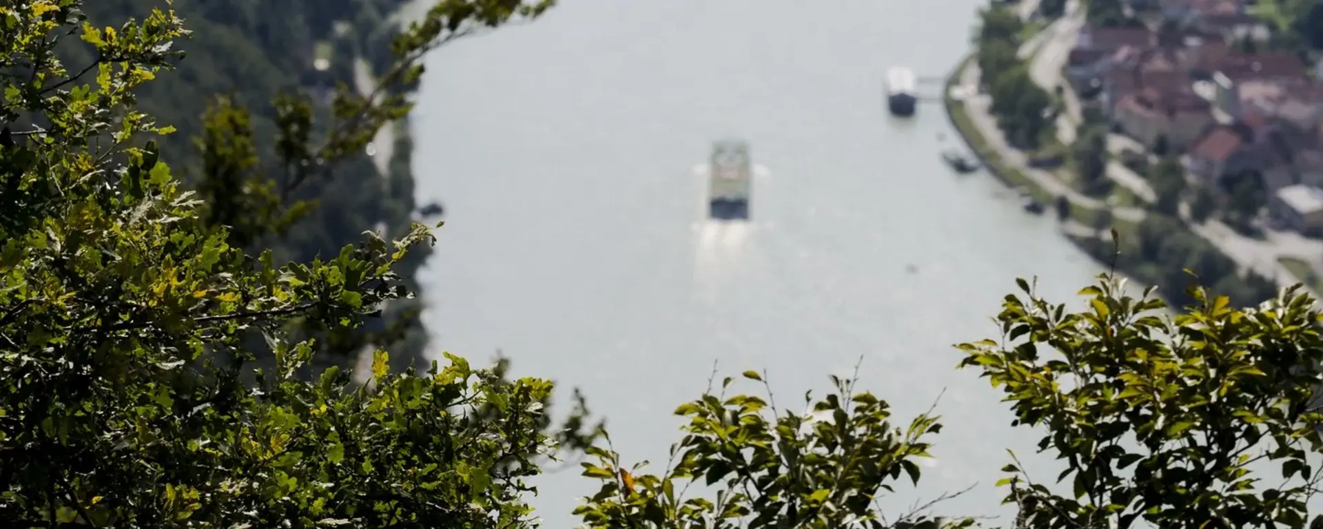 Blick auf die Donau nach Österreich Engelhartszell 